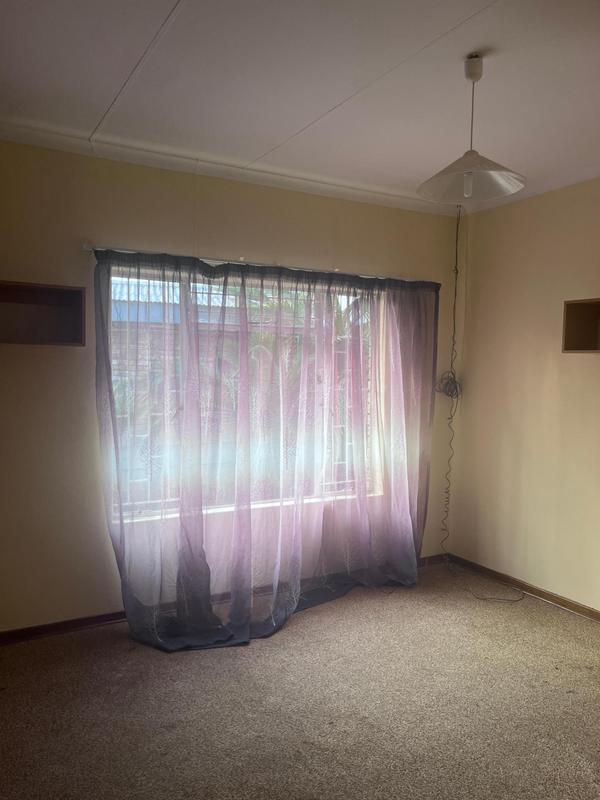 To Let 4 Bedroom Property for Rent in Riviera Park North West